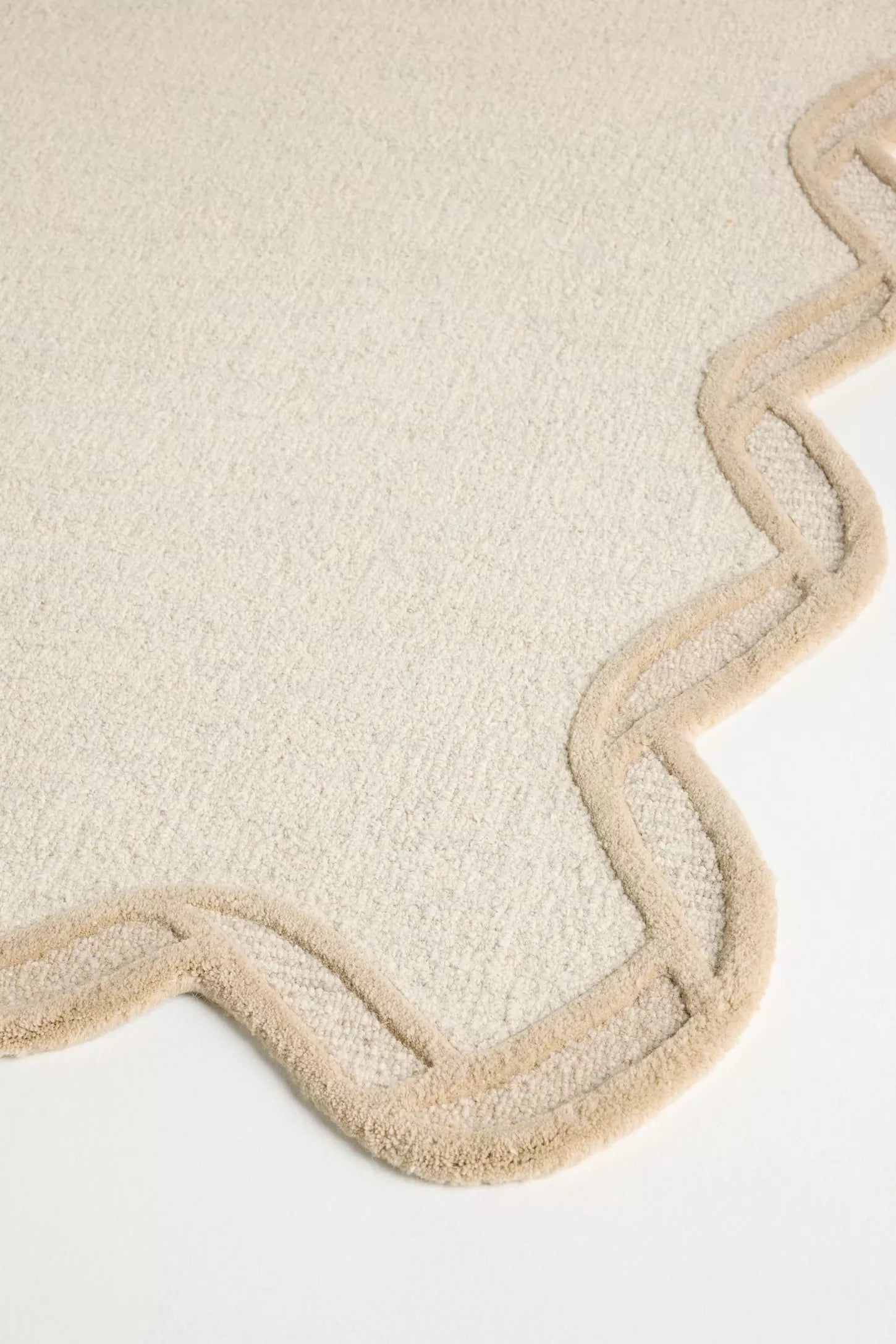 Brink Scalloped Edge Rug