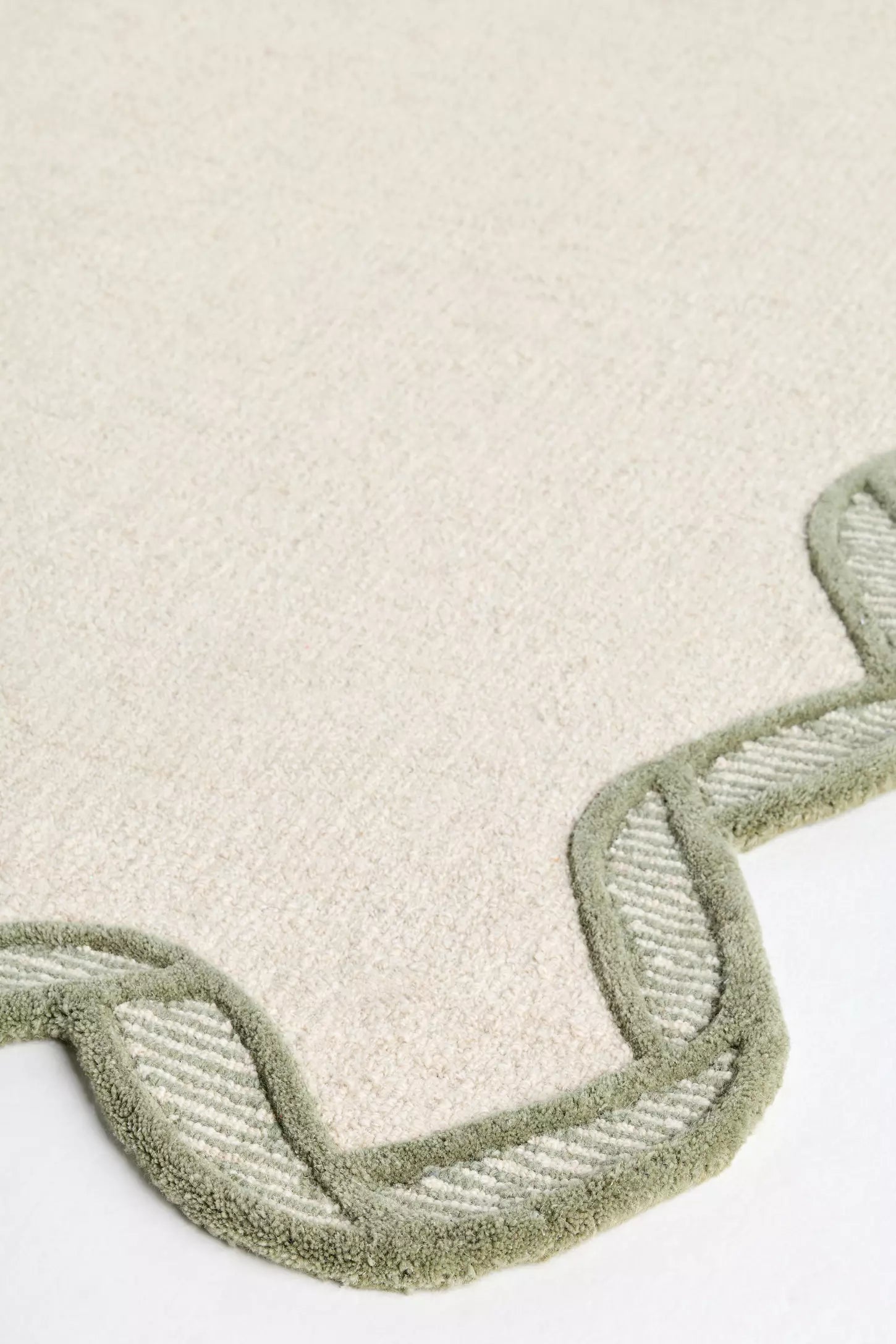 Brink Scalloped Edge Rug
