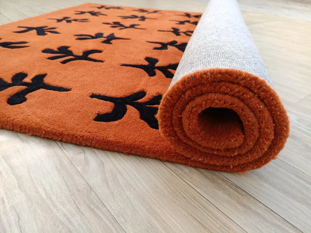 Close-up of the Brio hand tufted wool rug showcasing its plush wool pile, rolled edge, and durable cotton canvas backing.