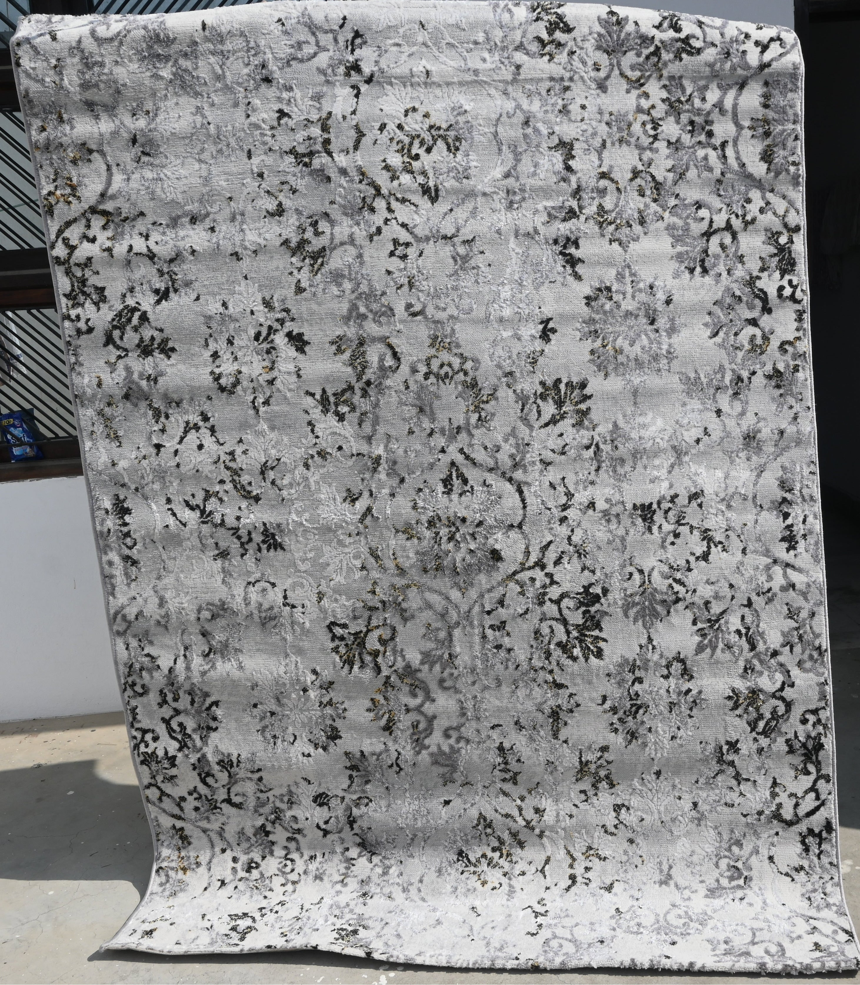 Nero Gold Modern Rug