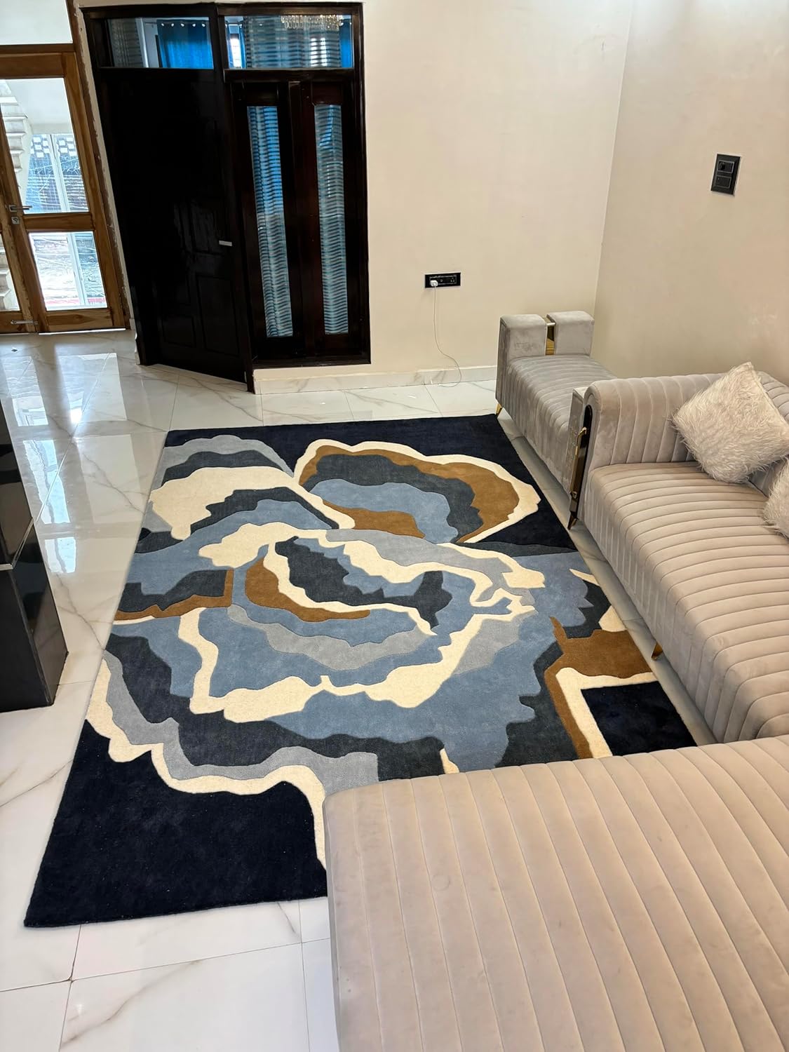 Onyx Bloom Abstract Floral Wool Rug