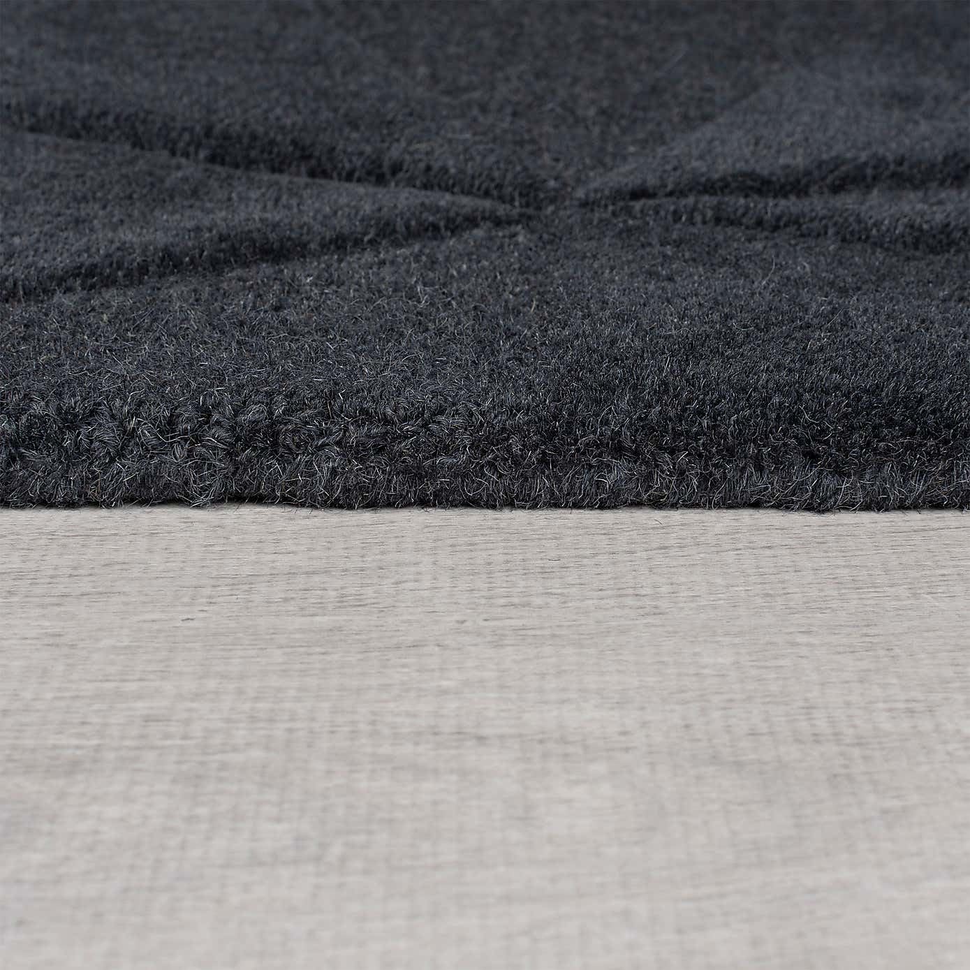 Obsidian Geometric Triangle Wool Rug