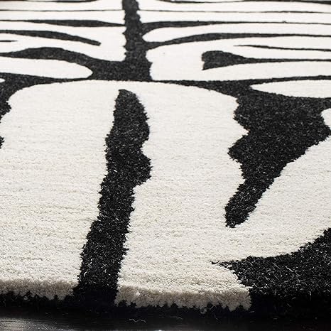 Black & White Round Hand Tufted Carpet
