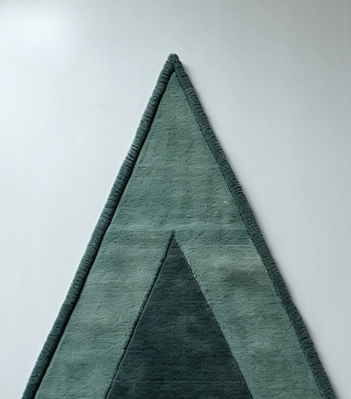 irregular_green_hand_tufted_rug