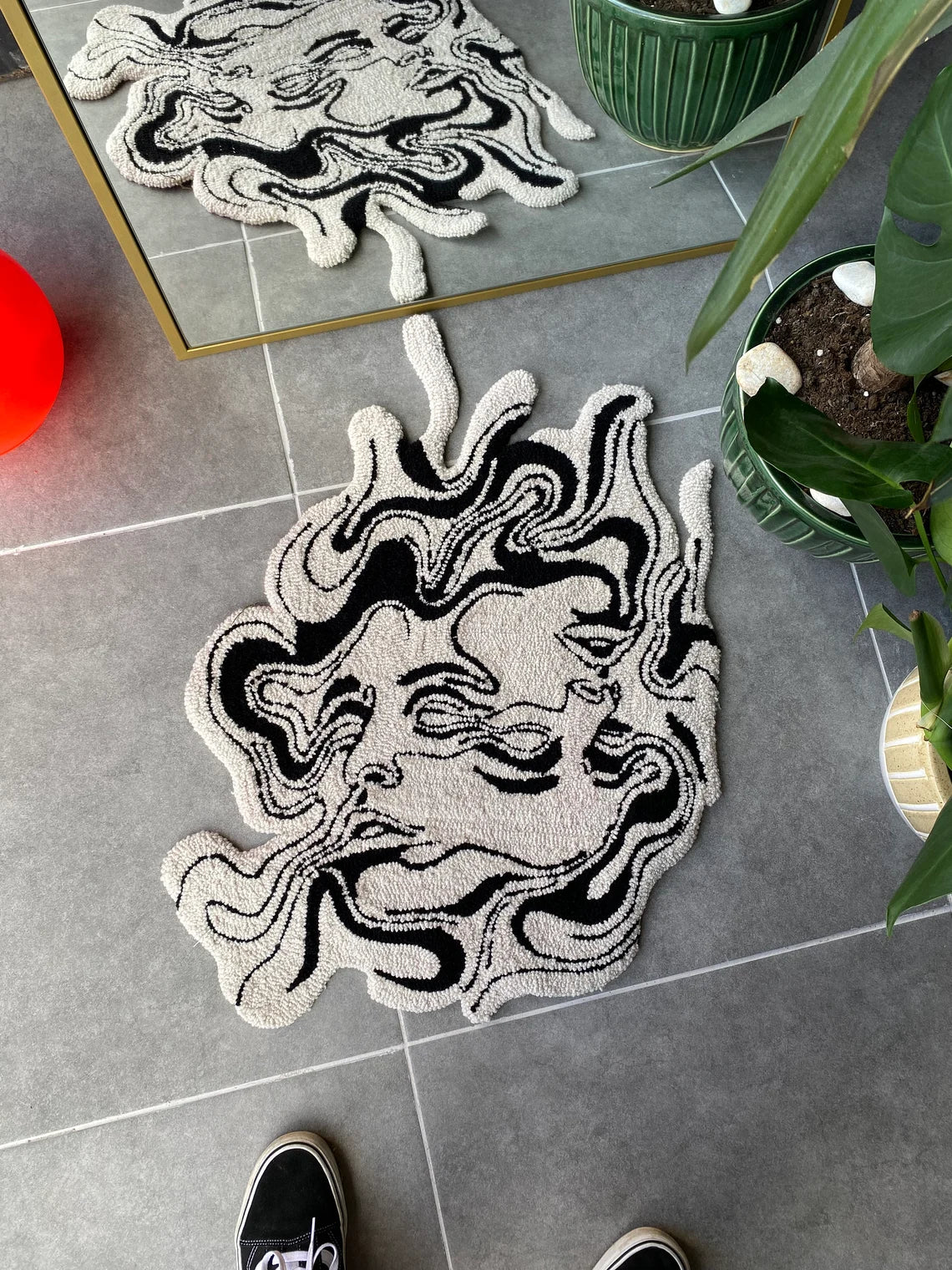 irregular_white_black_hand_tufted_rug