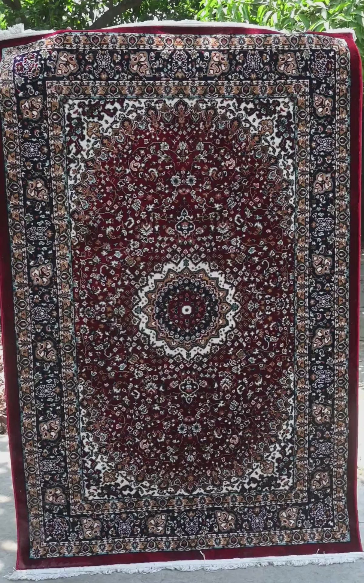 Zebaish Traditional Rug