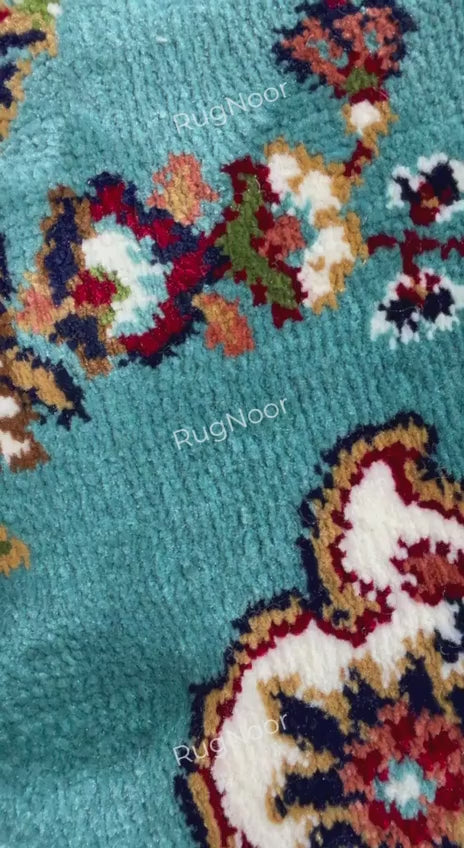 Close-up of Fayruz rug