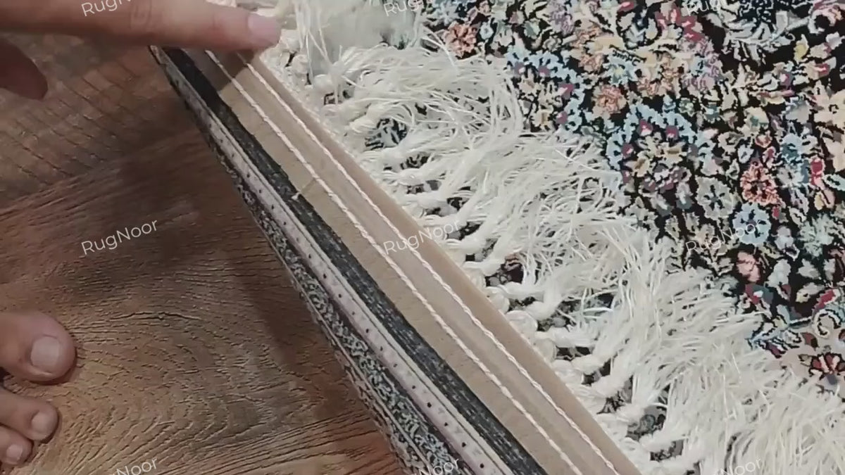 Fringe and border view of Azrinah 10x14 ivory medallion carpet 