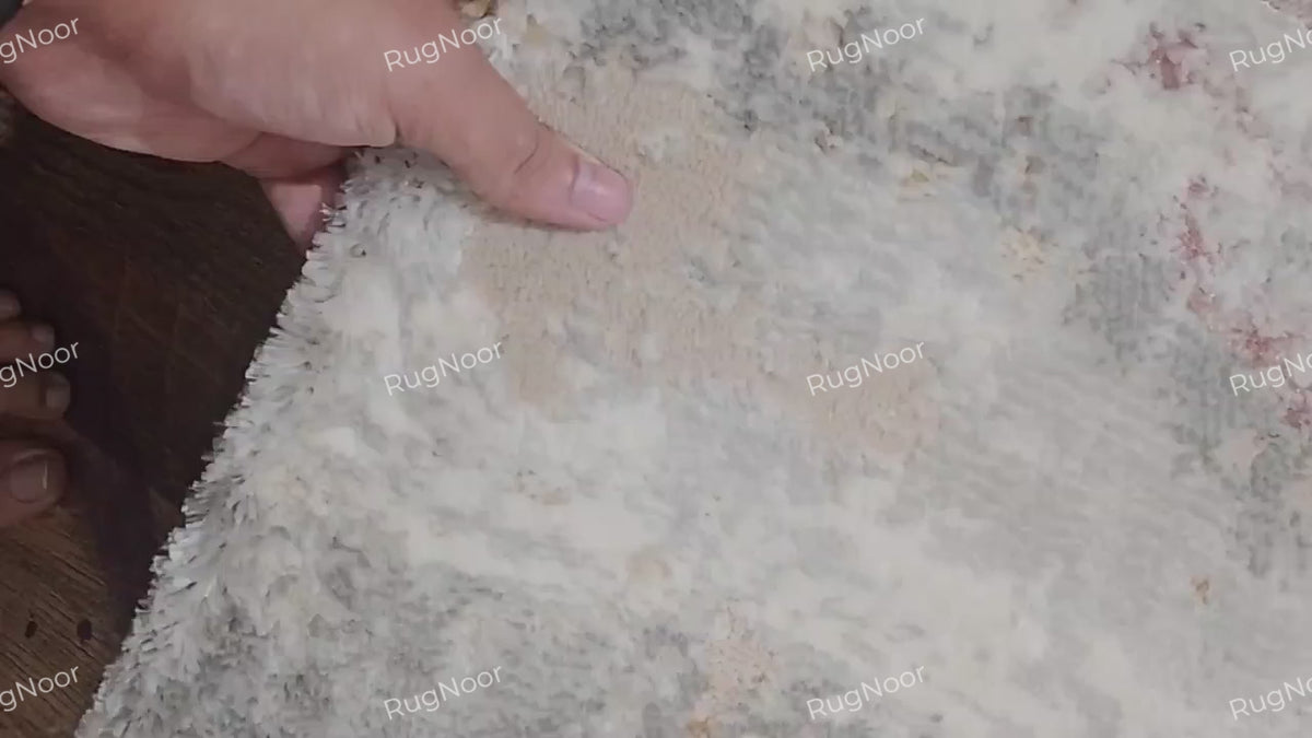 Video demonstrating the Amselle rug's lifted edge, surface pile and flexibility.