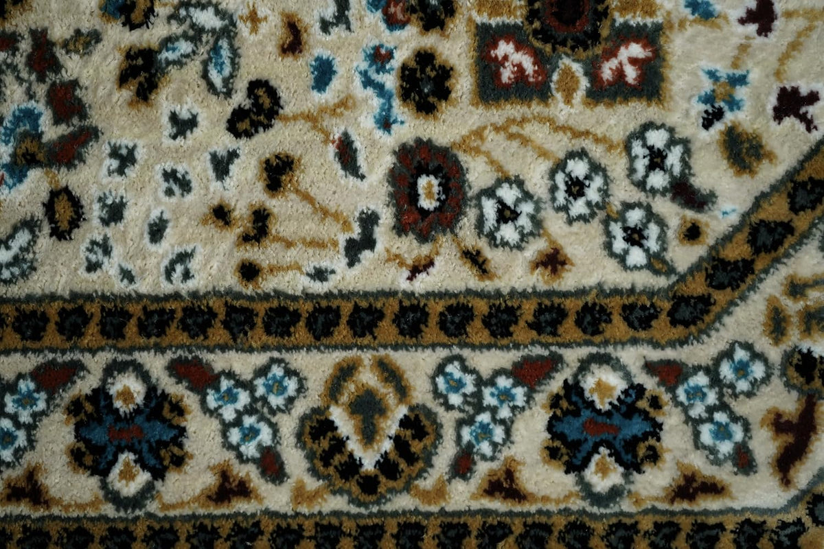 Safir Royal Medallion Rug showing the detailed ornamental pattern and layered border