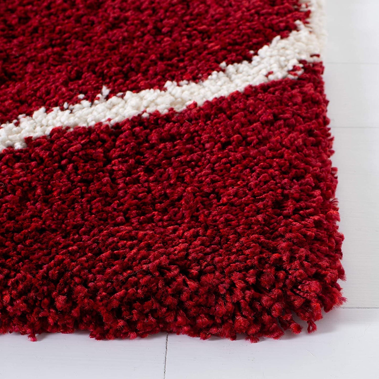 Red Ivory Ogee Trellis Microfiber Shaggy Rug