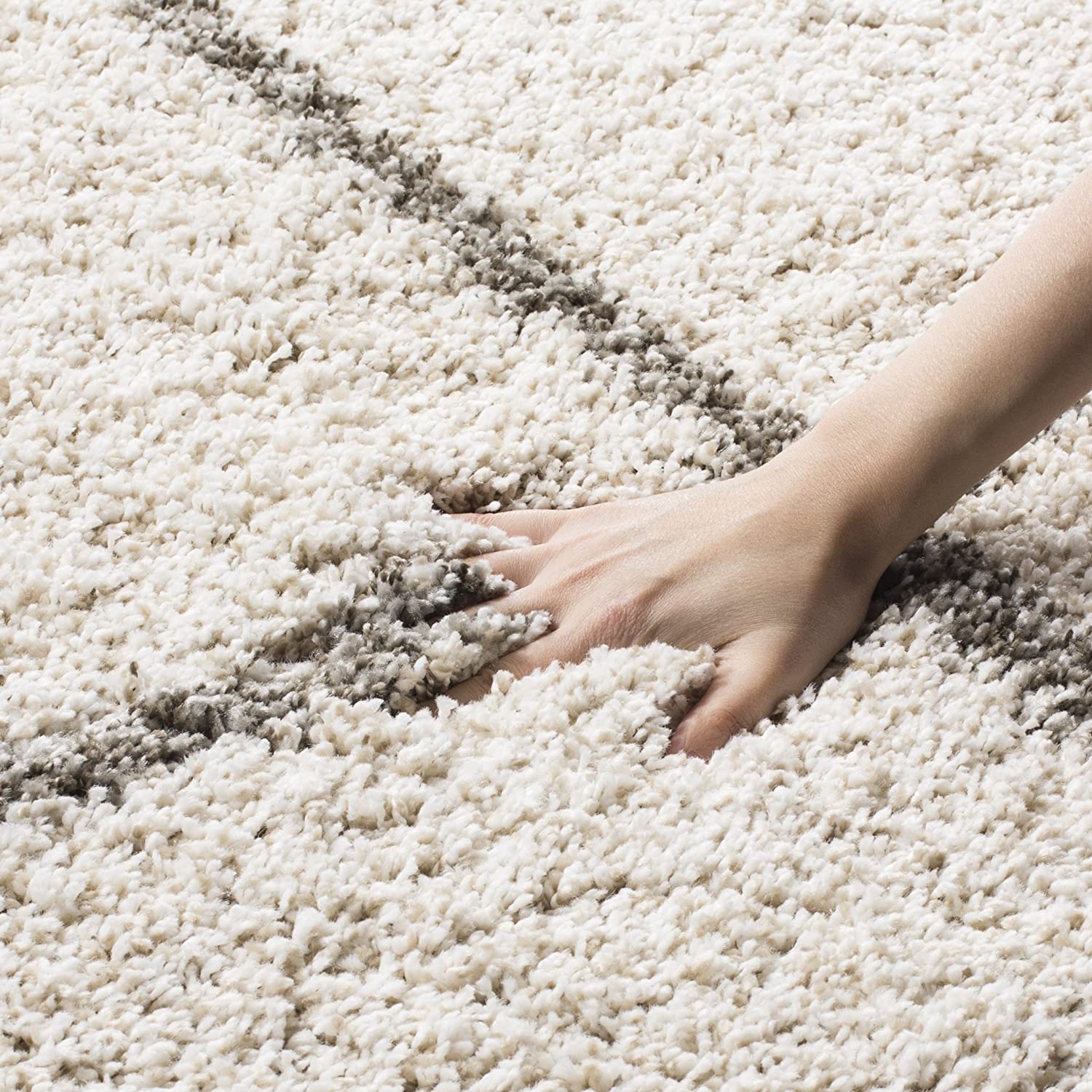 Zelo Shaggy Rug - Ivory Diamond Pattern