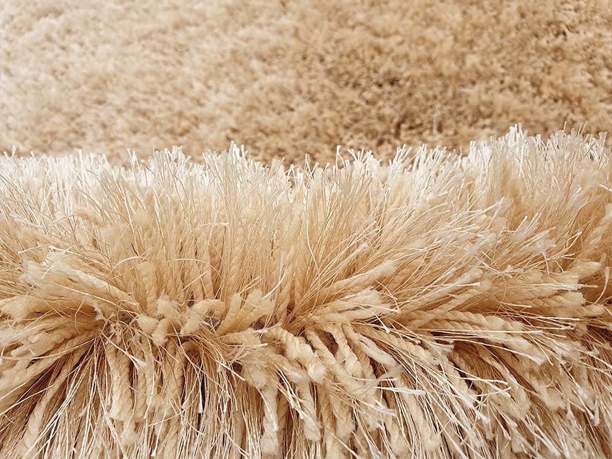Macro view of cream shag rug yarn thread strands - RugNoor