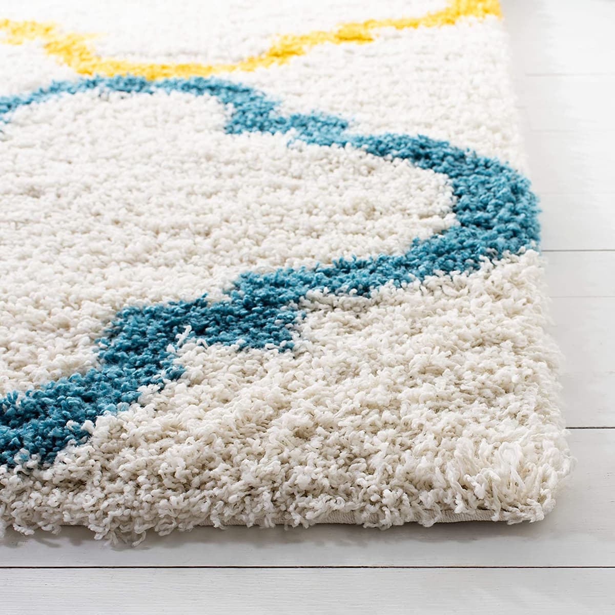 Corner view of RugNoor's white carpet featuring a wave-like blue accent