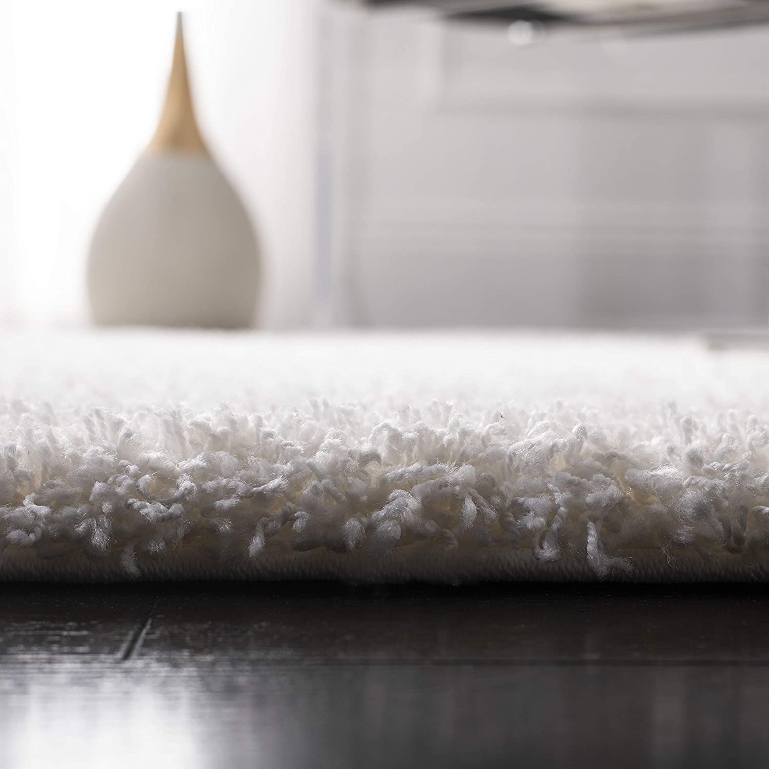 white shaggy close-up pile height carpet - RugNoor